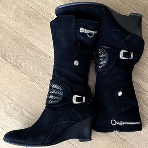 Chic Black Women's Heeled Boots with Buckle Detail